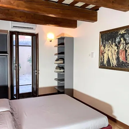 Stele, Apartamento *